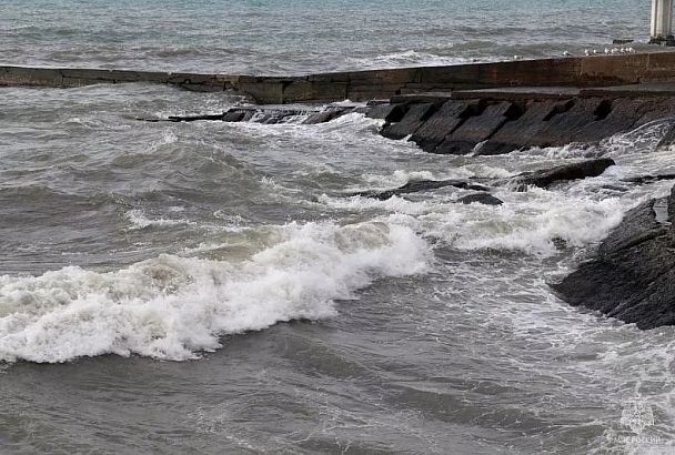 Синоптики предупредили о 6-метровых волнах в акватории порта Туапсе