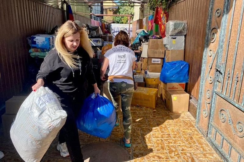 Десять тонн гуманитарного груза отправили из Краснодара в Мариуполь