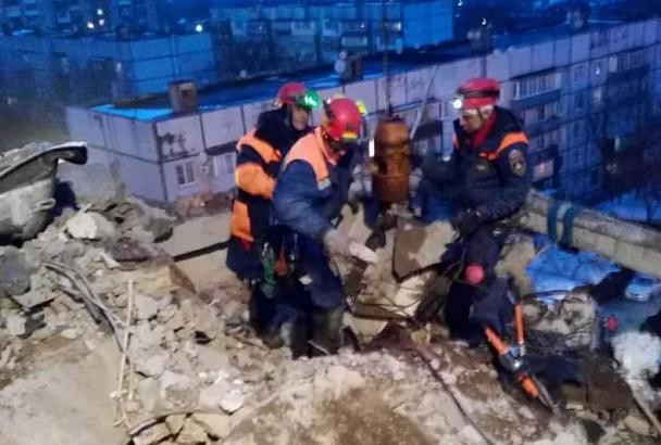 Спасатели из Краснодарского края работают на разборке завалов в Шахтах
