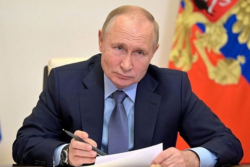 Путин поручил губернаторам запретить работу общепита и проведение развлекательных мероприятий ночью 