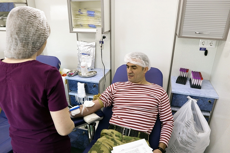 В Краснодаре росгвардейцы пополнили банк донорской крови на 27 литров