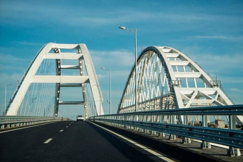Автомобильную часть Крымского моста перекроют на 12 часов