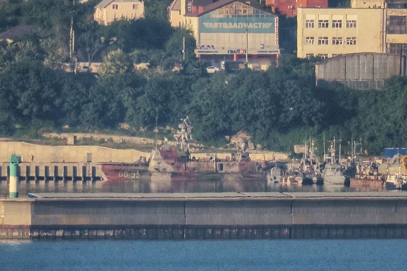В порт Новороссийска доставили частично затопленный украинский корабль «Донбасс»
