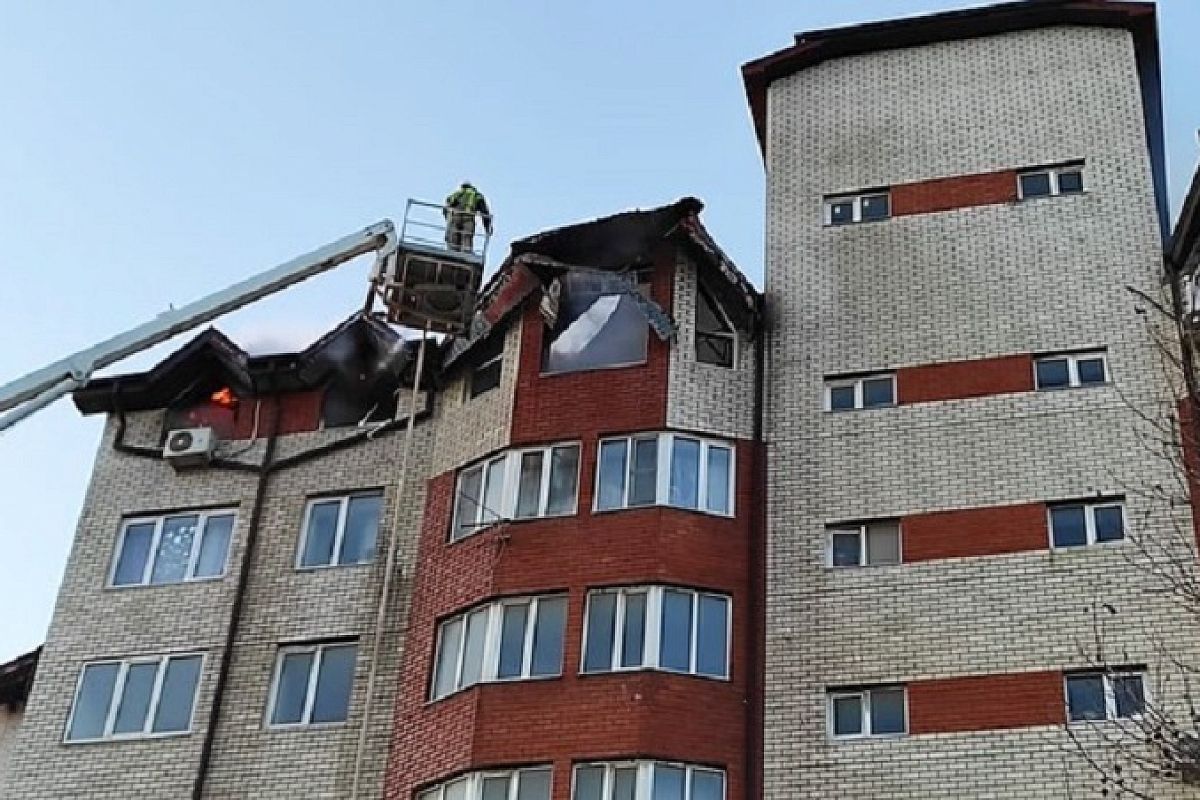 Сотрудники МЧС локализовали пожар в многоэтажном доме на площади более 3 тыс. квадратов