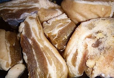 Больше не солю сало всухую, а только в рассоле! Получается нежным, как сливочное масло