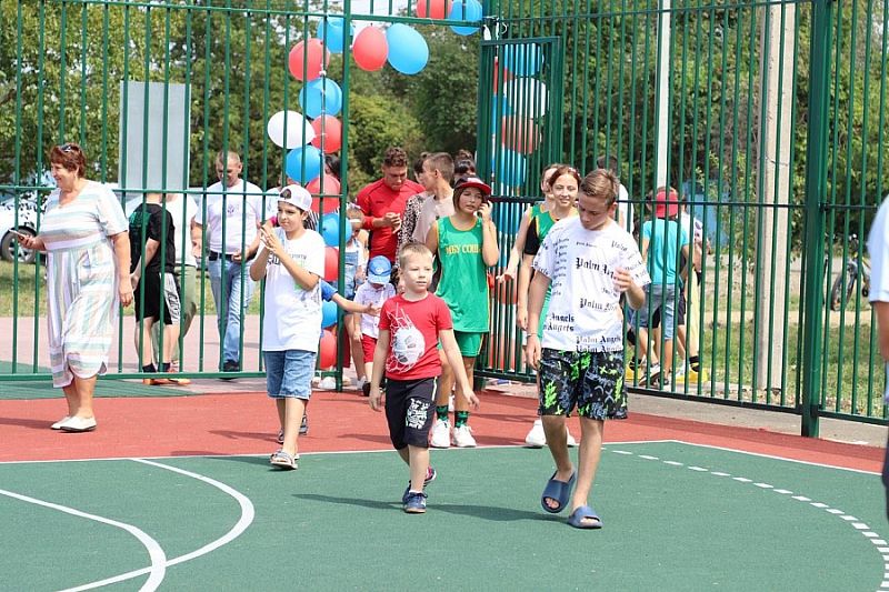 Многофункциональную спортивную площадку открыли в Брюховецком районе