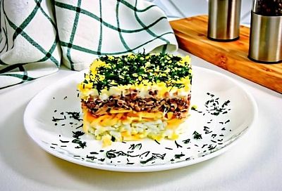 Праздничный стол будет смотреться богаче: австрийский салат,  без отварных овощей, который готовится за 30 минут и удивляет вкусом