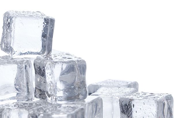 Лед может не только сузить поры, но и вызвать серьезное заболевание