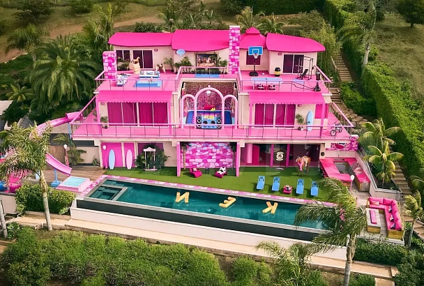 Особняк мечты: розовый «Дом Барби» за 590 млн рублей выставили на продажу в Сириусе