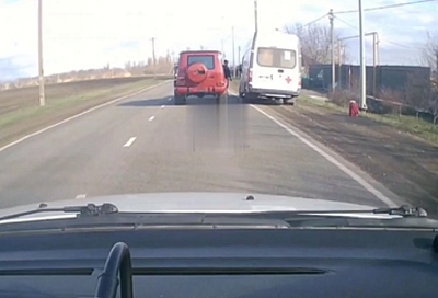 Против угрожавшего бригаде скорой помощи водителя «Мерседеса» на Кубани возбуждено уголовное дело