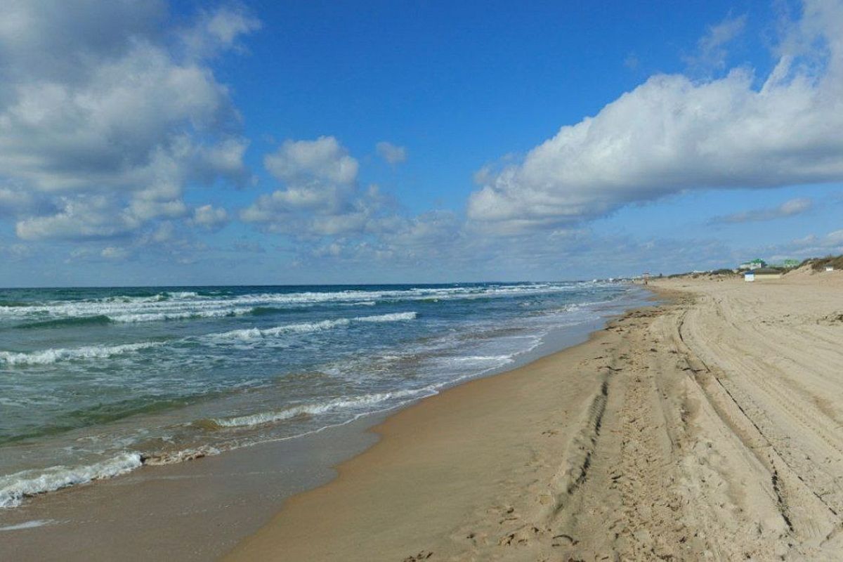 Новые выбросы мазута на пляжах Анапы и Темрюкского района не обнаружены