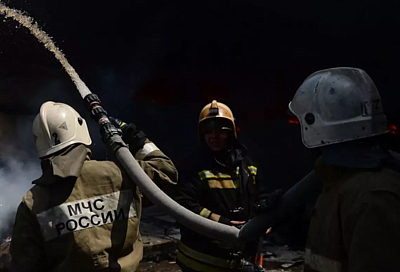 Возгорание резервуара с нефтепродуктами произошло из-за атаки БПЛА в поселке Темрюкского района