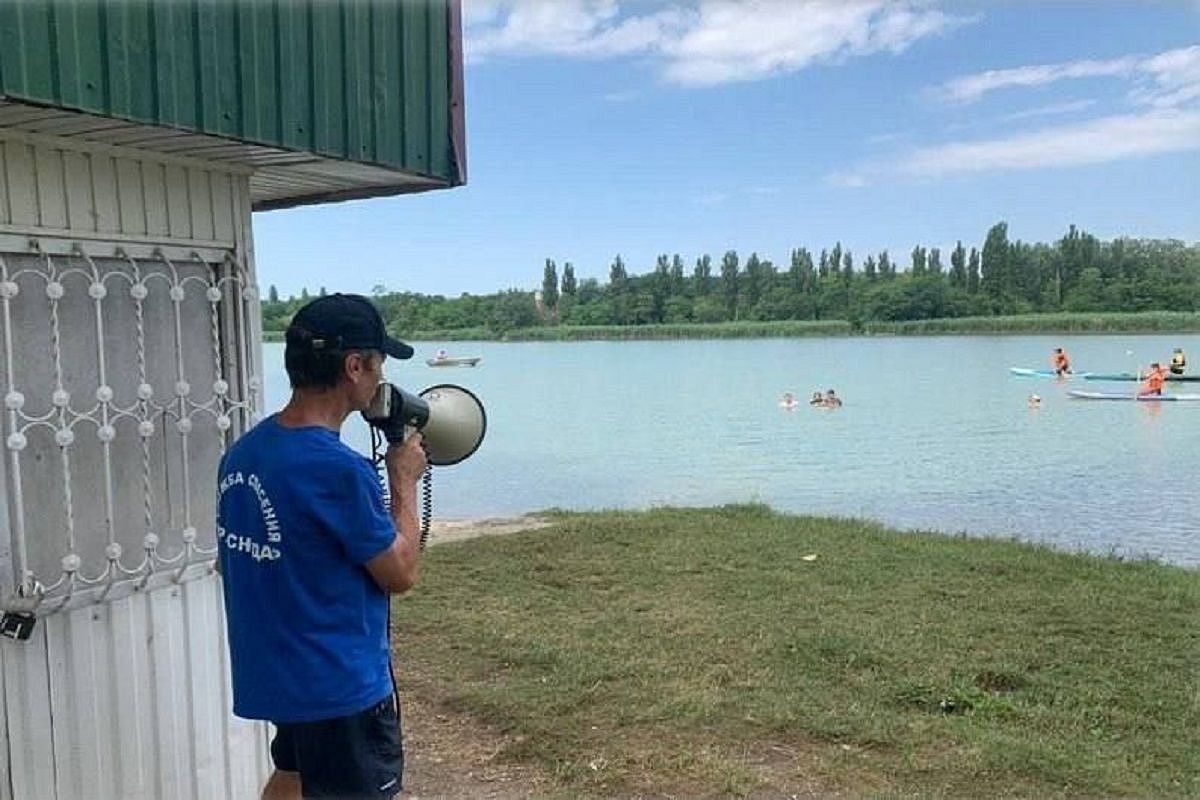 Пьяный мужчина утонул в реке Кубань в Краснодаре. Его тело ищут спасатели