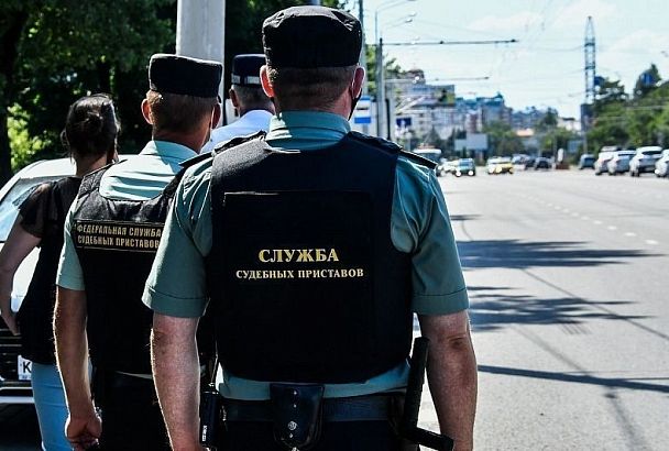 В Динском районе приставы арестовали 11 автомобилей должников