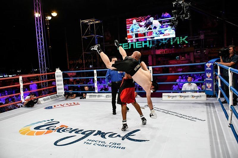 В Геленджике состоялся международный турнир по профессиональному боксу 