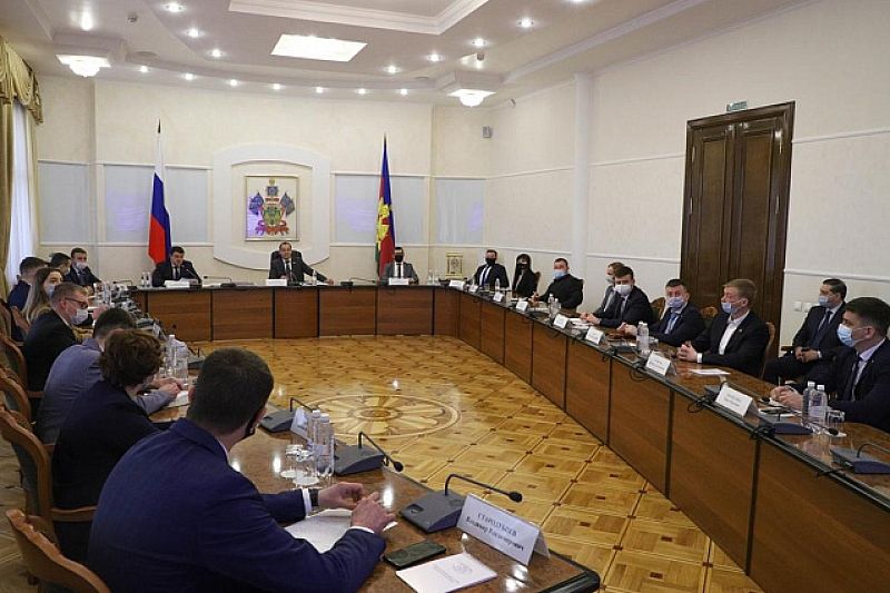 Председатель ЗСК Юрий Бурлачко провел встречу с председателями комитетов Совета молодых депутатов Кубани