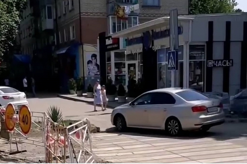 В Краснодарском крае оштрафовали водителей за езду по тротуару