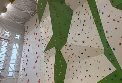 В строящемся ФОК в учхозе «Кубань» завершили монтаж скалодрома