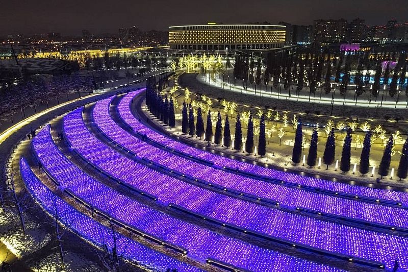 В парке «Краснодар» начали убирать светящийся шалфей