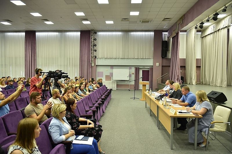 Комиссию для решения вопроса с приемом детей в филиал школы №17 на улице Адмирала Крузенштерна создадут в Краснодаре