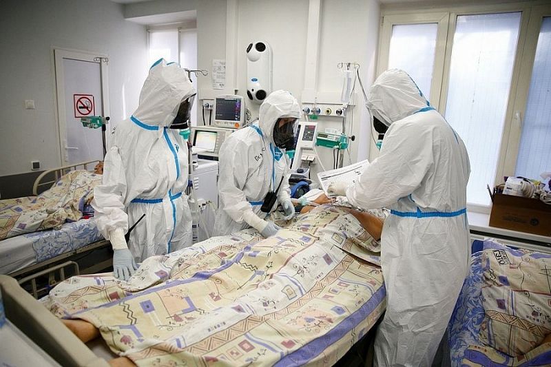 Около 12 тысяч жителей Краснодарского края проходят лечение от коронавируса