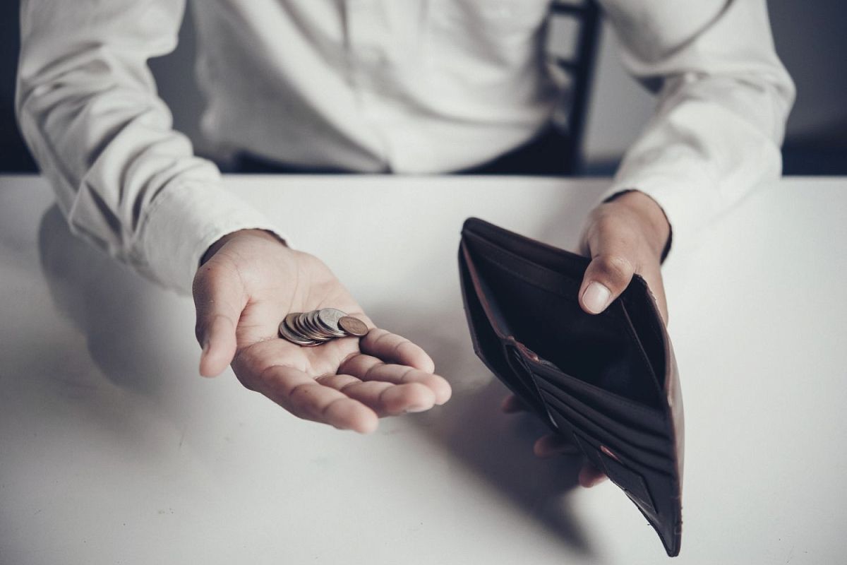 В декабре многие россияне получат зарплату раньше — но январь может оказаться «бедным»