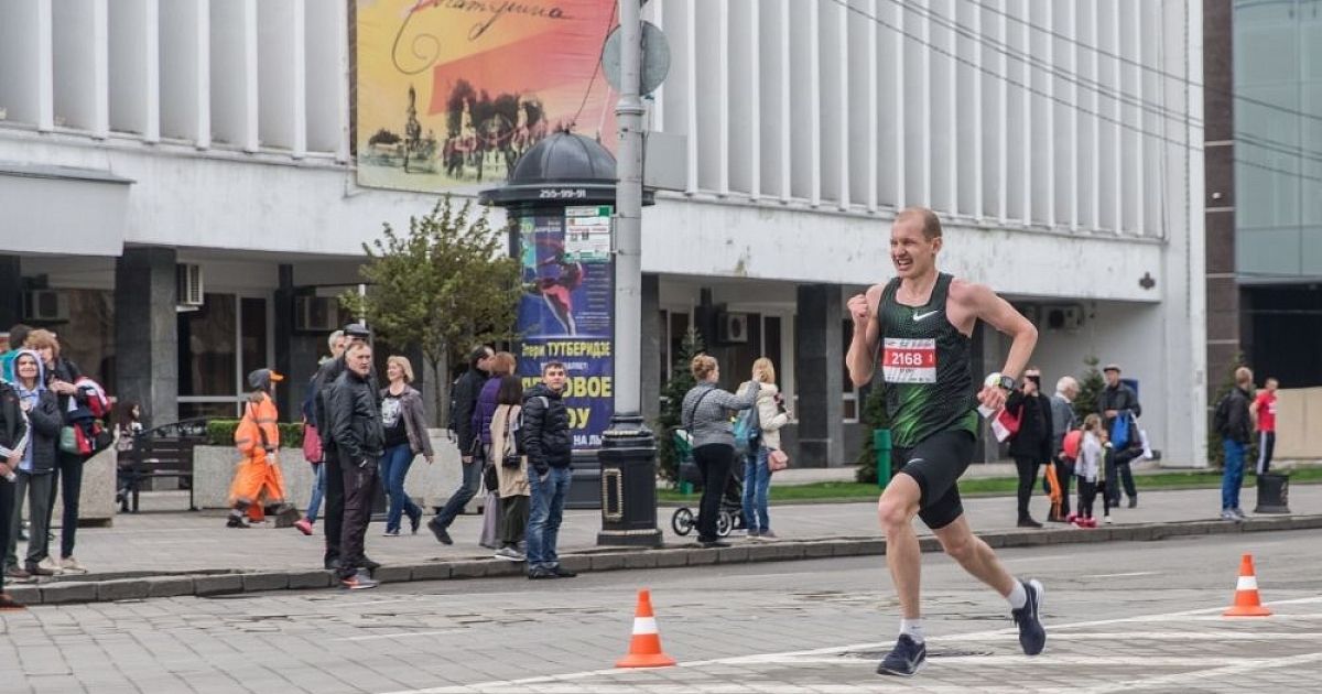 Спорт краснодар. Забег Краснодар. Спортивная жизнь в городе Краснодаре. Мероприятия в Краснодаре сегодня на красной улице. Спорт картинки в Краснодаре.