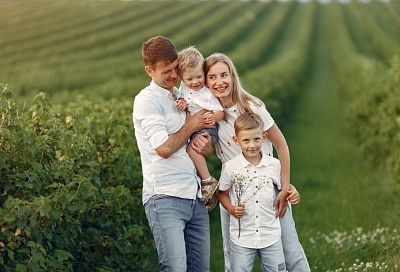 Чтобы растить детей было легко: какую поддержку получают кубанские семьи 