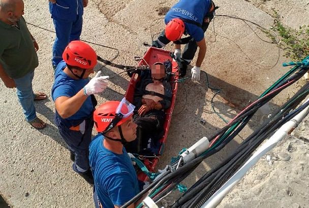 Мужчина рухнул с 4-метровой высоты в русло реки в Туапсинском районе
