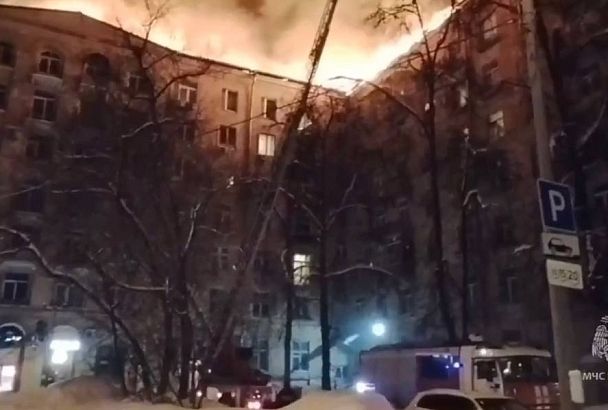На севере Москвы горел шестиэтажный дом. Эвакуированы 400 человек