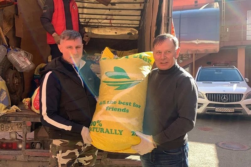 Три тонны корма для животных отправили участники «Молодёжки ОНФ» Кубани на Донбасс