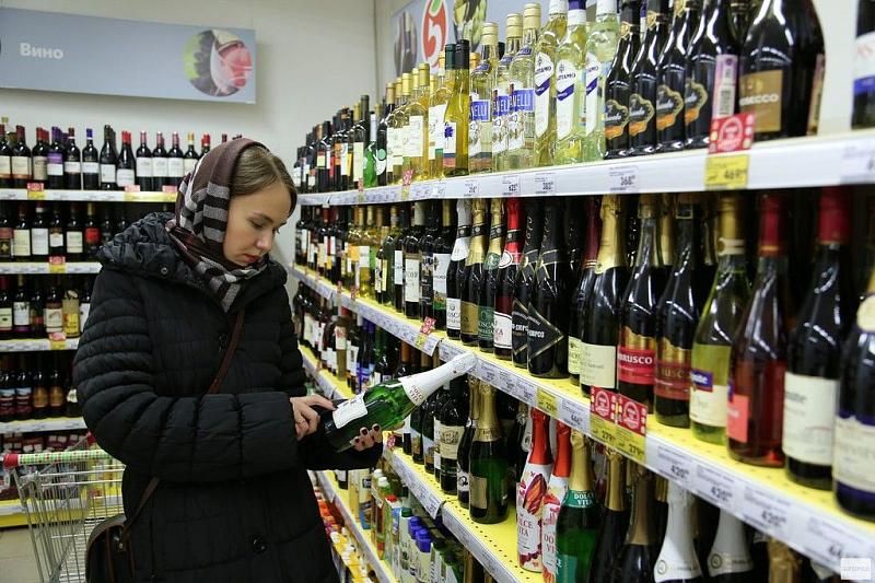 В России предложили убрать из продуктовых магазинов алкоголь и табак