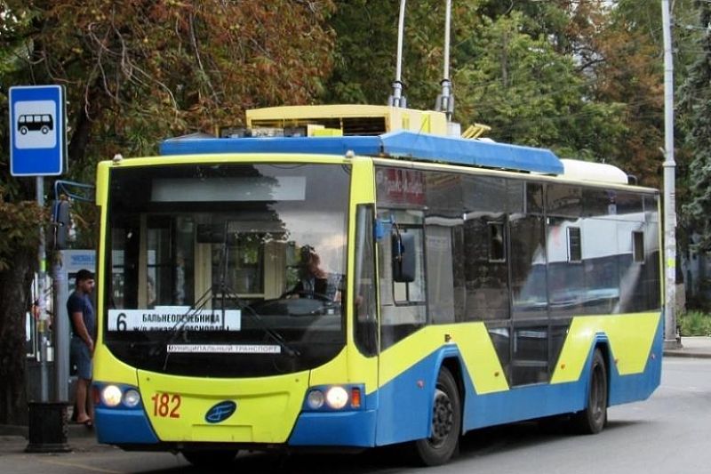 В Краснодаре семь троллейбусных маршрутов временно сократят время работы 
