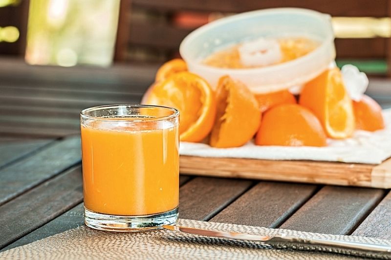 Витамины в стакане: диетолог рассказала о вреде и пользе свежевыжатых соков