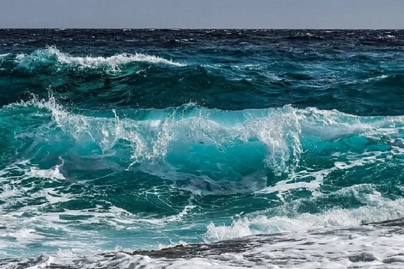 Шторм и тягун: на всех анапских пляжах запретили купаться в море