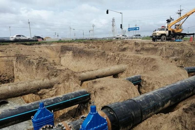 В дома жителей Анапы начали возвращать воду после работ по переносу магистральных сетей 
