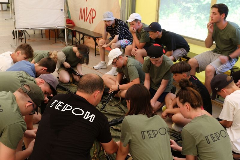 Участники программы «Лагерь специального назначения «Отряд Герои»