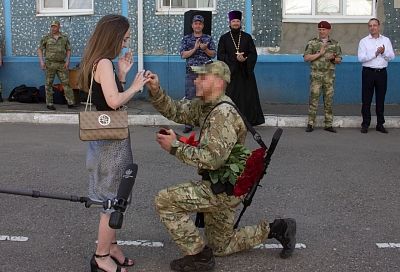 В Краснодаре вернувшийся со спецоперации росгвардеец сделал предложение своей девушке