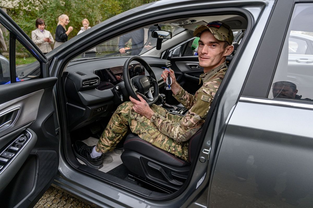 За проявленный героизм и верность воинскому долгу Григорий Таран награжден орденом Мужества и медалью Жукова. За проявленный героизм и верность воинскому долгу Григорий Таран награжден орденом Мужества и медалью Жукова.