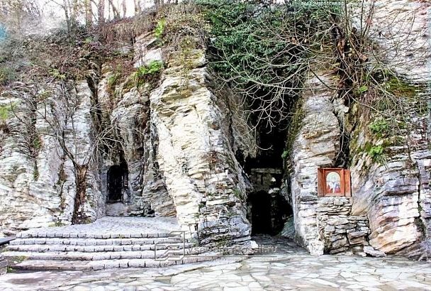 Спелеологи исследуют Мацестинские пещеры под Сочи