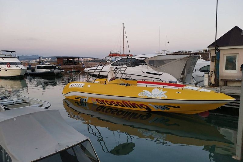 Трос оборвался: владелец катера осужден за падение туриста с парашюта в Геленджике