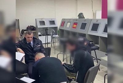 Скрывалось за железной дверью без вывески: в Краснодаре полицейские накрыли подпольное казино