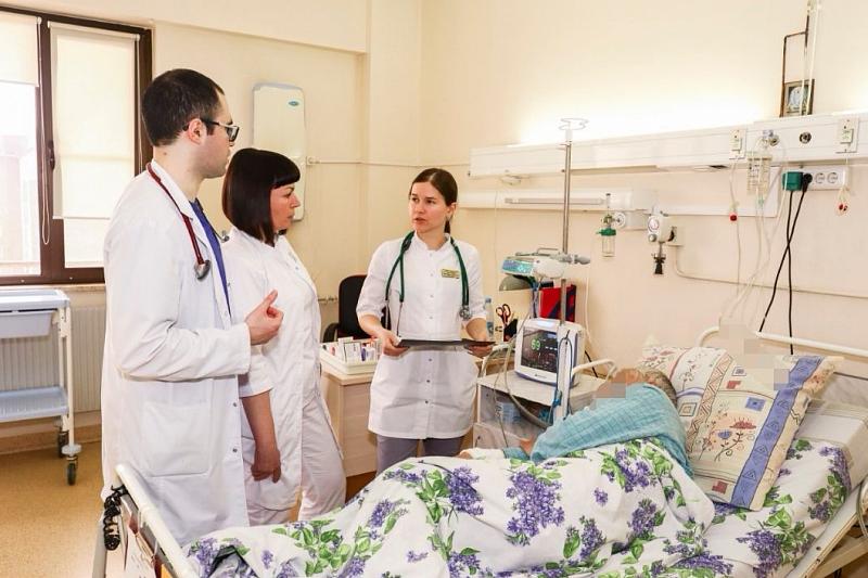 В больницах Краснодара и Новороссийска остаются 11 пострадавших в ДТП с экскурсионным автобусом
