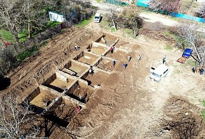 Монеты, кувшины и ткацкие грузила обнаружили археологи в Темрюкском районе 