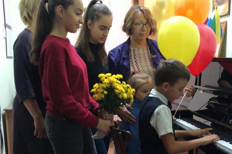 В Туапсинском районе две детские школы искусств получили новые пианино