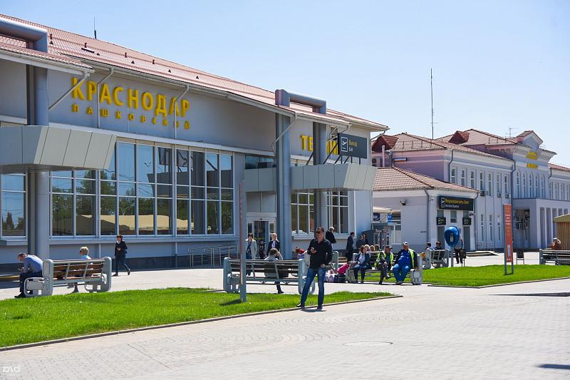Аэропорт Краснодара возобновил работу после звонка о минировании