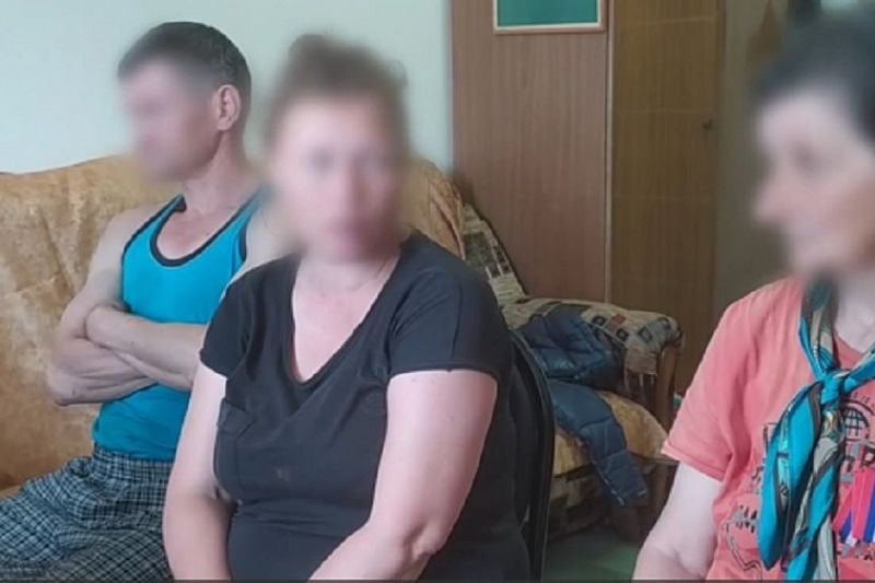 В Краснодарском крае трое женщин после застолья в кафе напали на своего знакомого и ограбили его