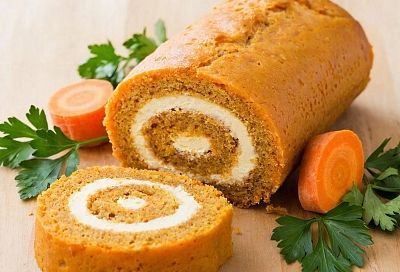 Морковный рулет с творожным кремом: нежное облачко за 30 минут
