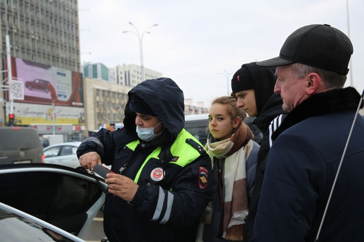 Полицейские и волонтеры приняли участие в акции «Студенческий десант»