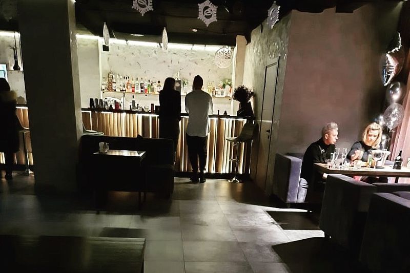 Владельцам бара и ночного клуба в Краснодаре грозят крупные штрафы за работу после полуночи